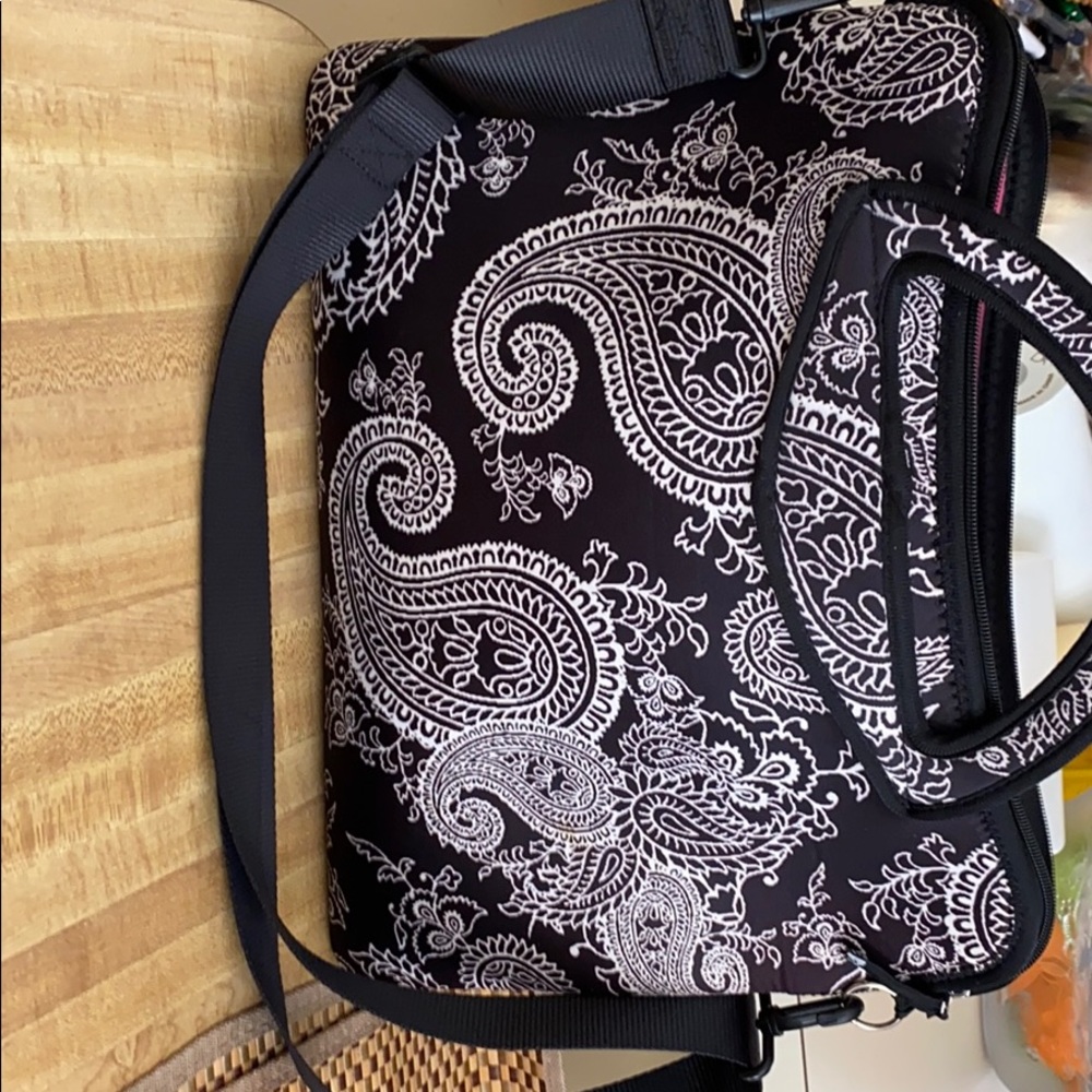 Laptop carrying case
